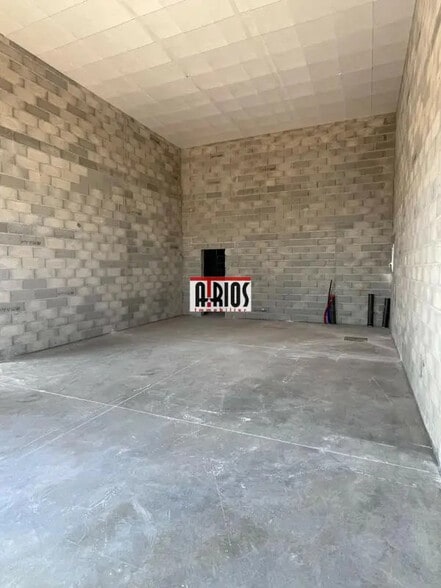 Industriel/Logistique dans Solliès-Pont à louer - Photo intérieure – Image 3 sur 6