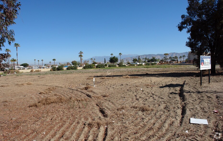 W Florida Ave, Hemet, CA à louer - Photo principale – Image 1 sur 4