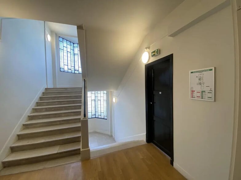 Bureau dans Paris à louer - Hall d’entrée – Image 2 sur 2