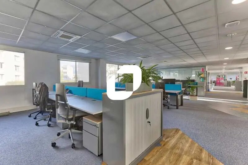 Bureau dans Évry-Courcouronnes à louer - Photo de l’immeuble – Image 3 sur 16