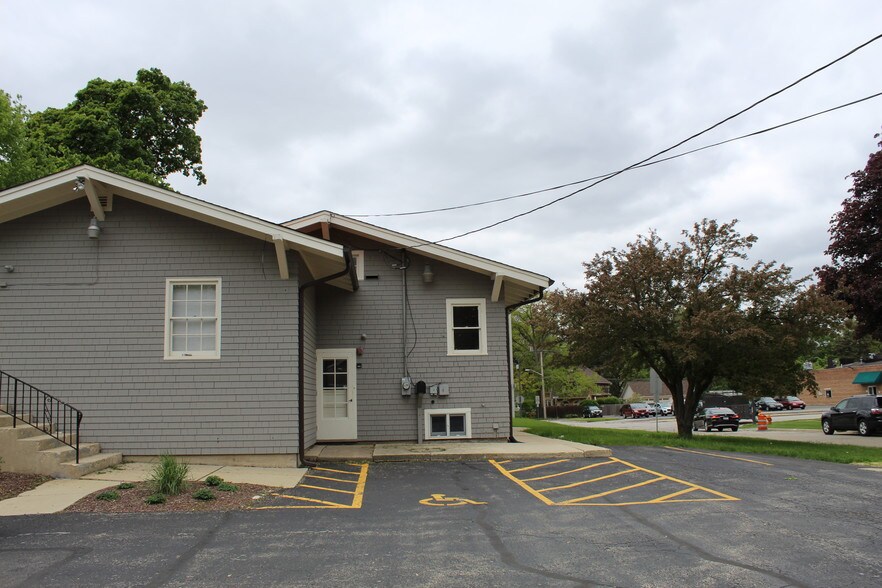 736 N Washington St, Naperville, IL à louer - Photo de l’immeuble – Image 3 sur 15