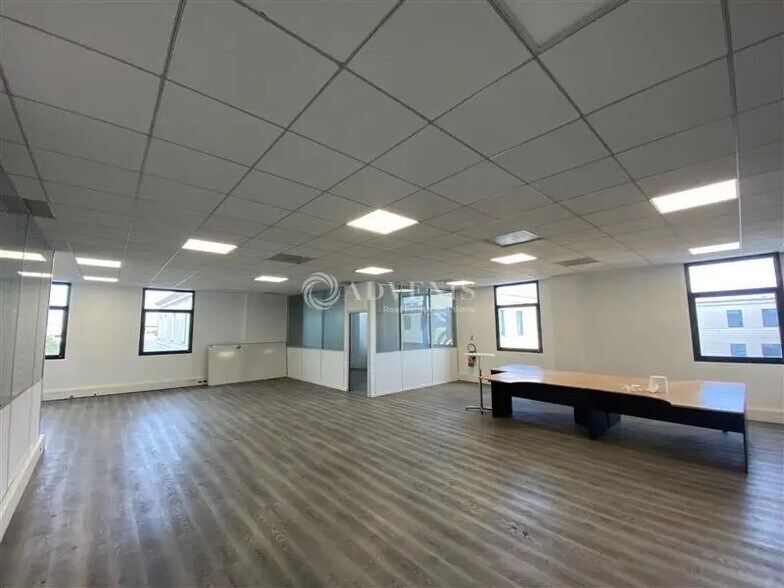 Bureau dans Créteil à louer - Photo de l’immeuble – Image 1 sur 6