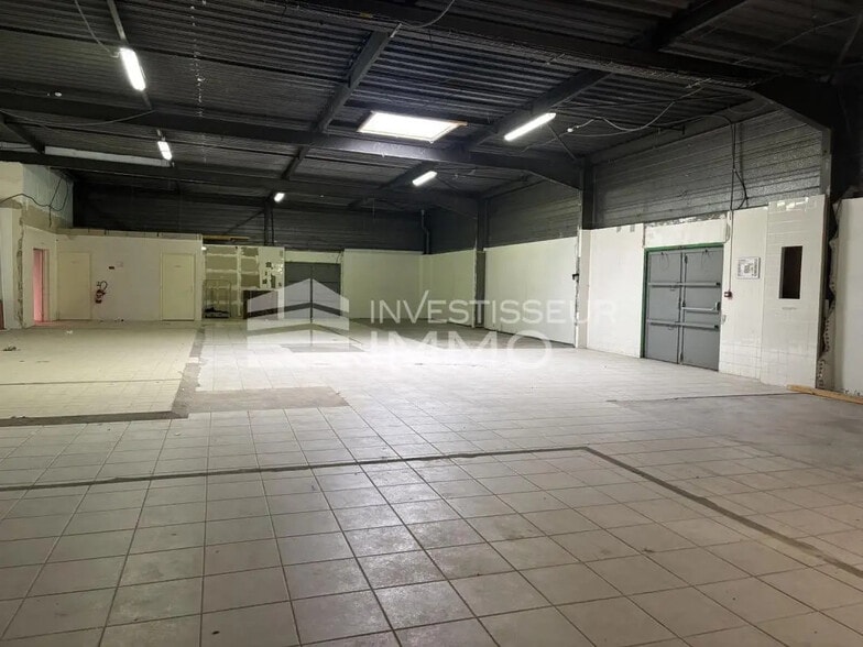 Local commercial dans Mareuil-lès-Meaux à louer - Photo de l’immeuble – Image 2 sur 4