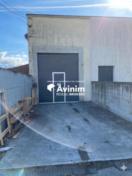Local d'activités dans Échirolles à vendre - Photo de l’immeuble – Image 3 sur 8