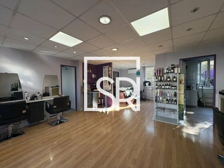 Local commercial dans Clermont-Ferrand à louer - Photo principale – Image 2 sur 10