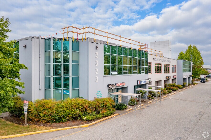 2323 Boundary Rd, Vancouver, BC à louer - Photo de l’immeuble – Image 3 sur 20