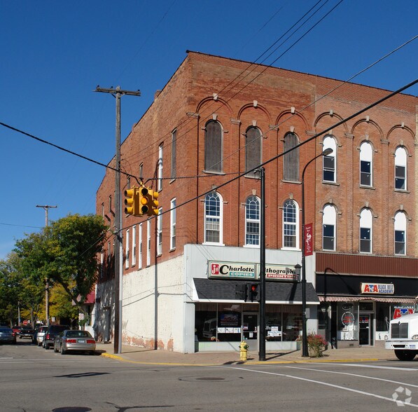 144 S Cochran Ave, Charlotte, MI à vendre - Photo principale – Image 1 sur 6