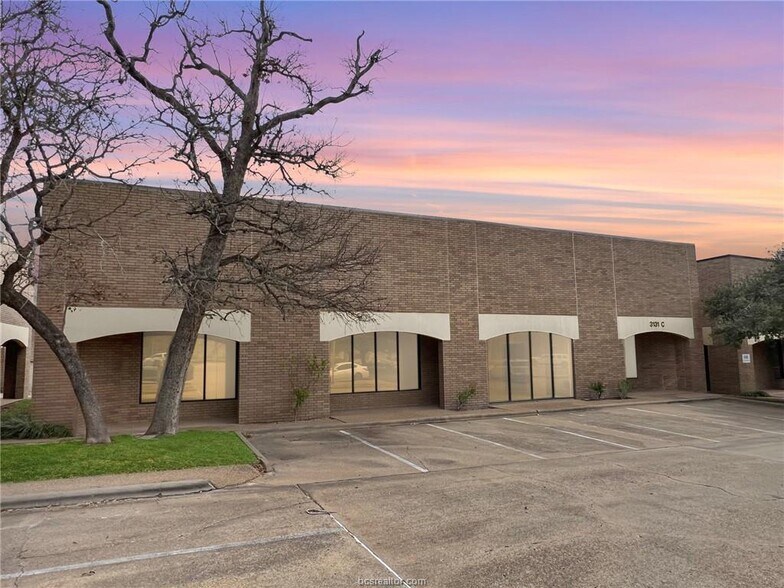 3131 E 29th St, Bryan, TX à louer - Photo principale – Image 1 sur 22