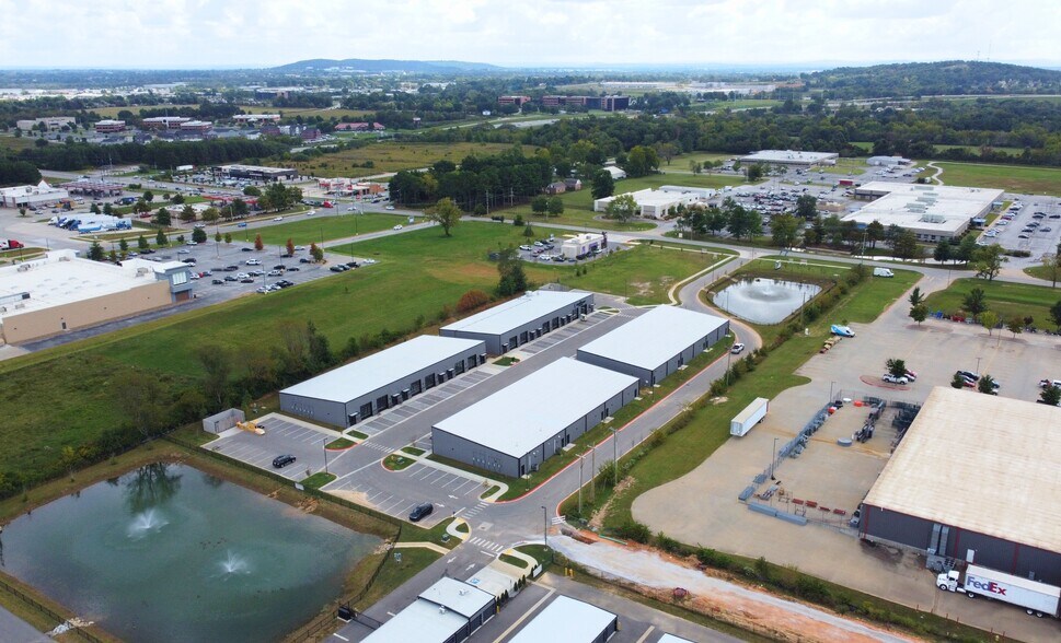 1000 W Monroe Ave, Lowell, AR à louer - Photo de l’immeuble – Image 1 sur 9