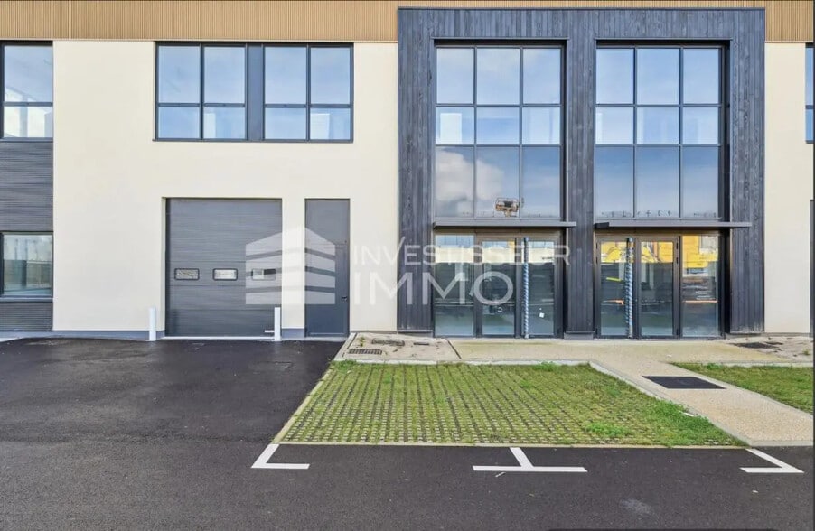 Local d’activités dans Nanterre à louer - Photo de l’immeuble – Image 2 sur 10