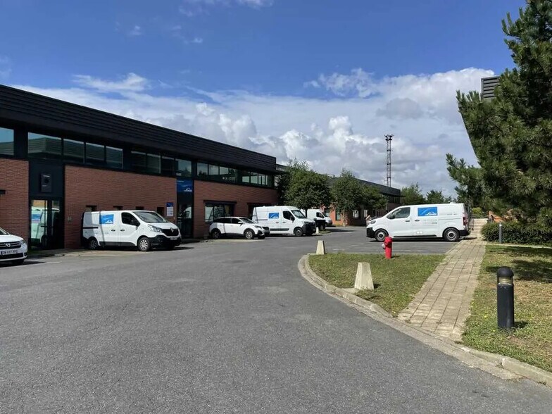 Bureau dans Saint-Denis à louer - Photo de l’immeuble – Image 3 sur 14