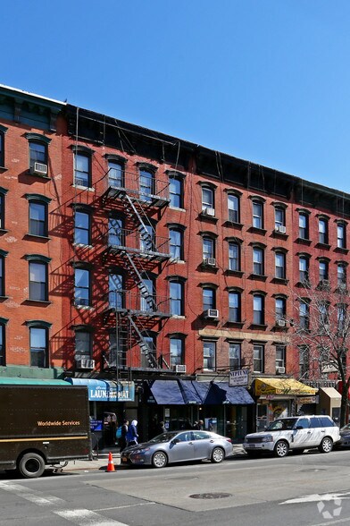 194 First Ave, New York, NY à louer - Photo principale – Image 1 sur 3