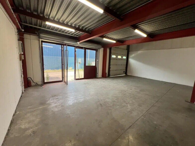 Local d’activités dans Champigny-sur-Marne à louer - Photo de l’immeuble – Image 3 sur 9