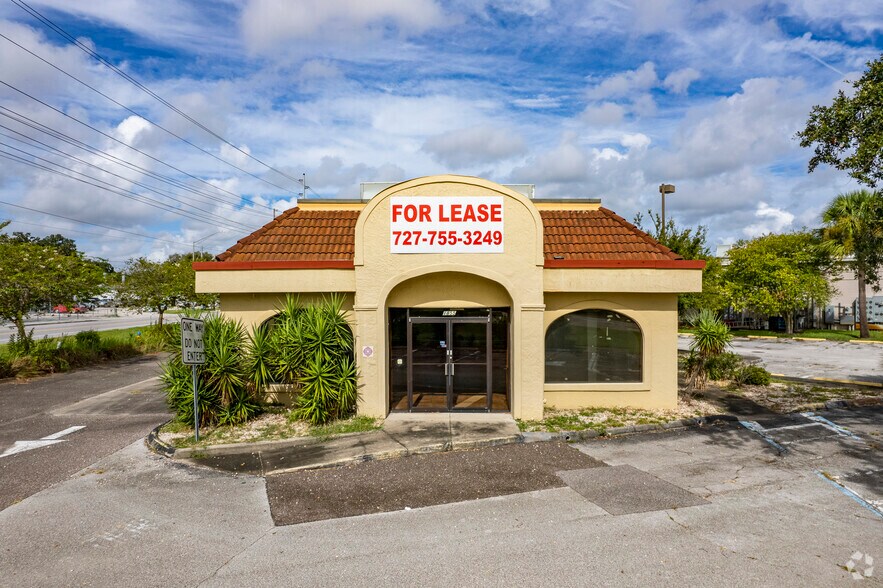 1855 E Memorial Blvd, Lakeland, FL à louer - Photo de l’immeuble – Image 2 sur 18