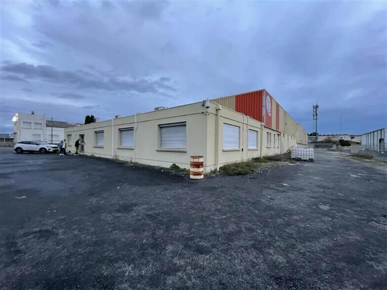 Local d'activités dans Béziers à vendre - Photo de l’immeuble – Image 2 sur 11