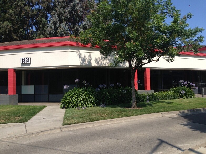 1331 Guerneville Rd, Santa Rosa, CA à louer - Photo de l’immeuble – Image 3 sur 4