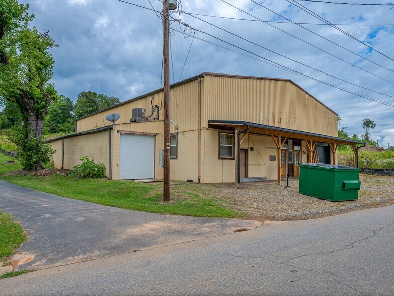 39 Brookside Cir, Candler, NC à vendre - Photo de l’immeuble – Image 2 sur 29