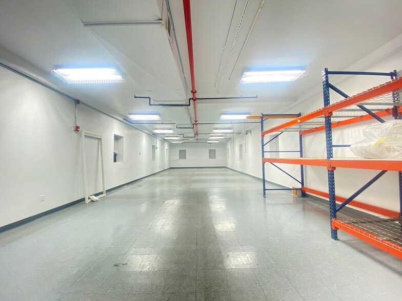 38-26 30th St, Long Island City, NY à louer - Photo de l’immeuble – Image 2 sur 8