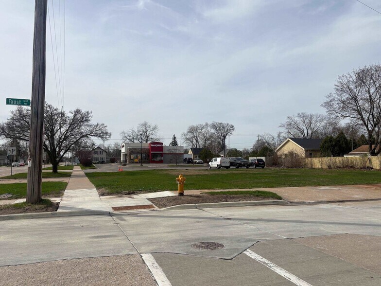 123 N Sawyer St, Oshkosh, WI à vendre - Photo de l’immeuble – Image 2 sur 5
