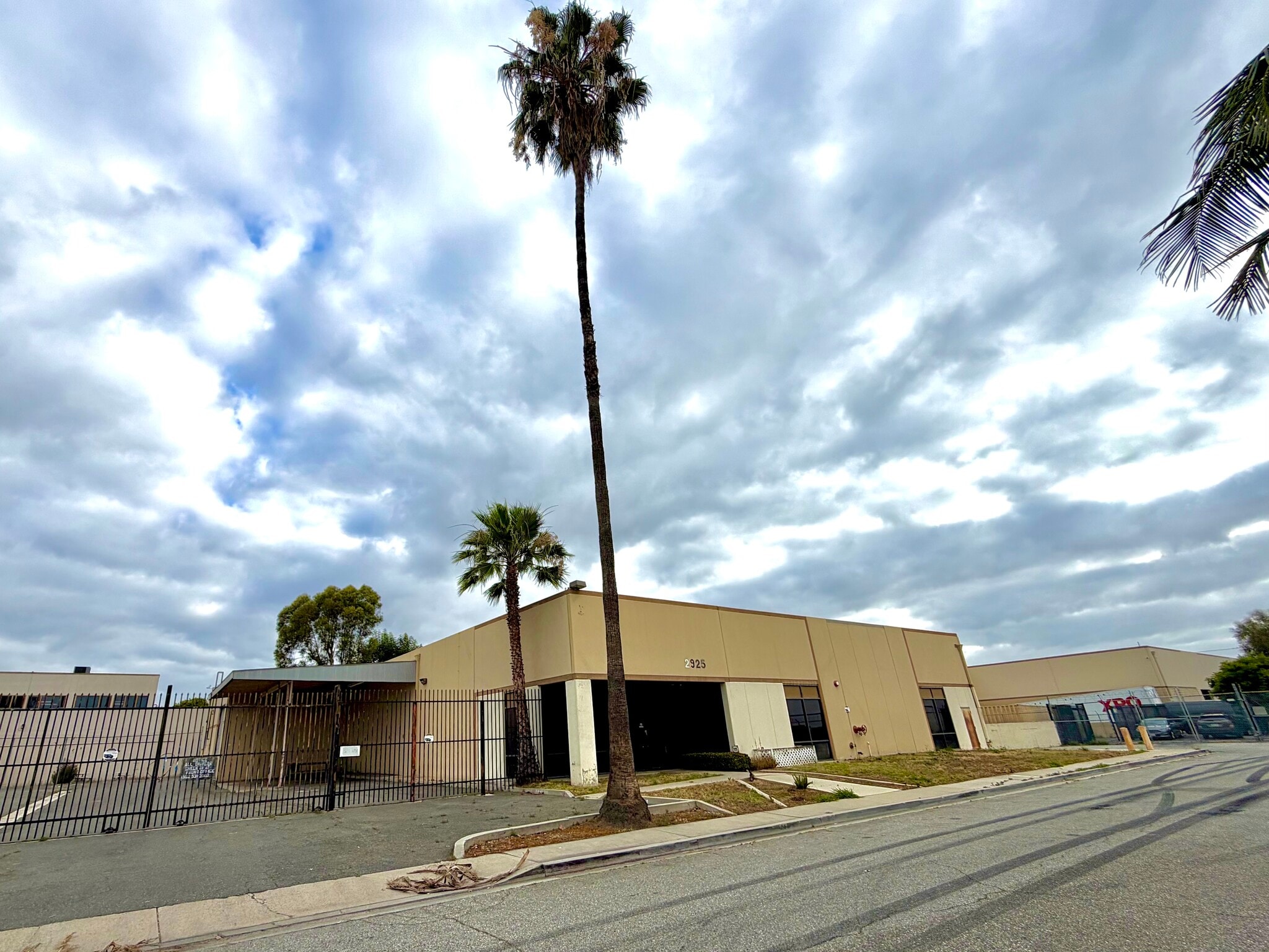 2925 Seaboard Ln, Long Beach, CA à vendre Photo de l’immeuble– Image 1 sur 7