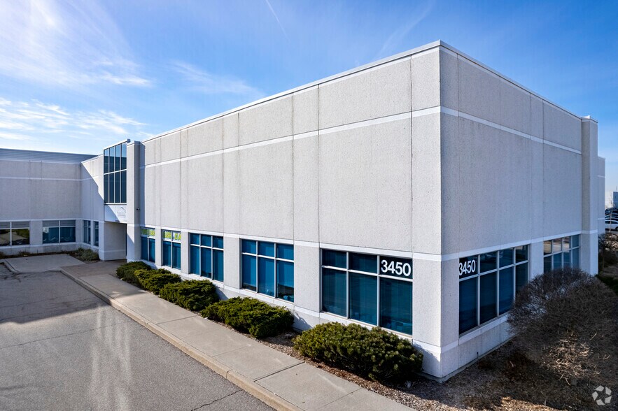 3450 Ridgeway Dr, Mississauga, ON à louer - Photo principale – Image 1 sur 6