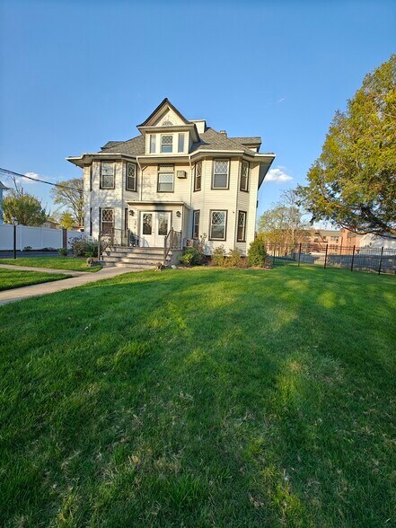 64 Hilton Ave, Hempstead, NY à louer - Photo de l’immeuble – Image 2 sur 27