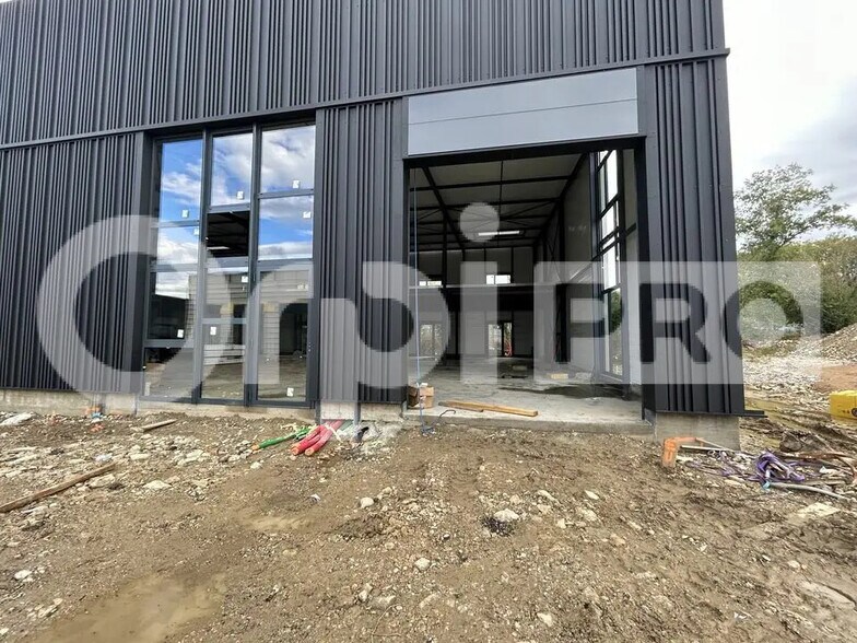 Local d’activités dans Trévoux à louer - Photo de l’immeuble – Image 3 sur 4