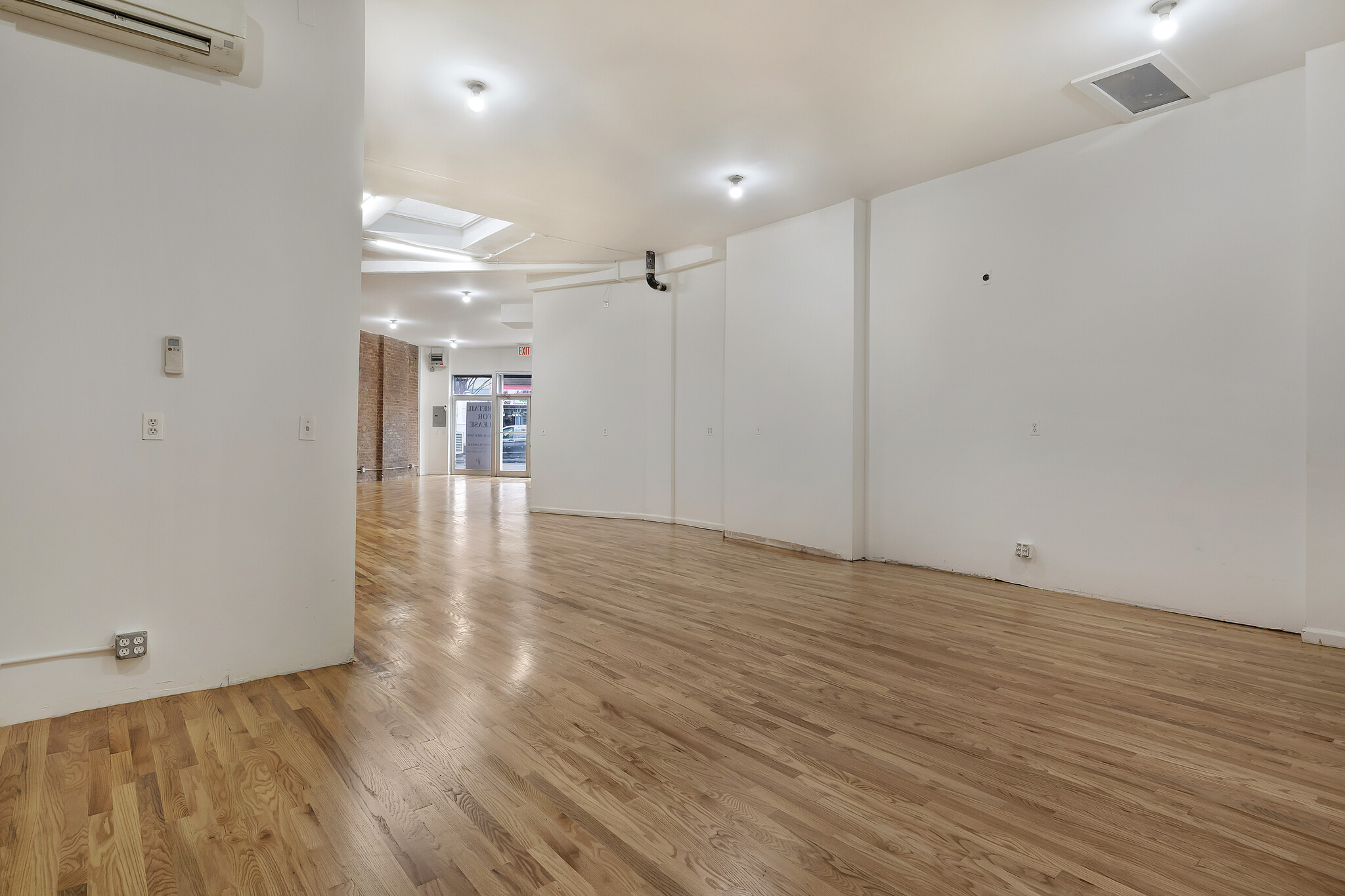249 Wilson Ave, Brooklyn, NY à louer Photo de l’immeuble– Image 1 sur 8