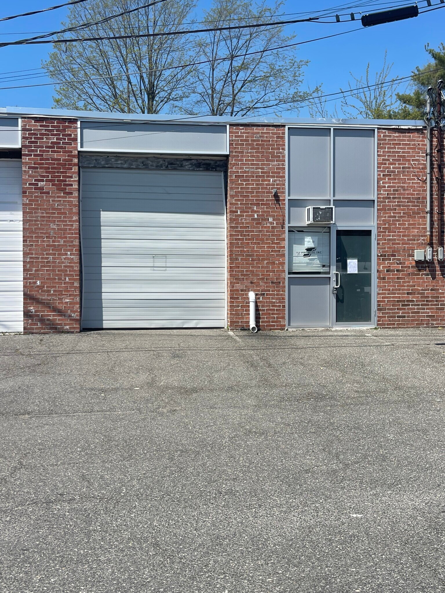 101 DuPont St, Plainview, NY à louer Photo de l’immeuble– Image 1 sur 4
