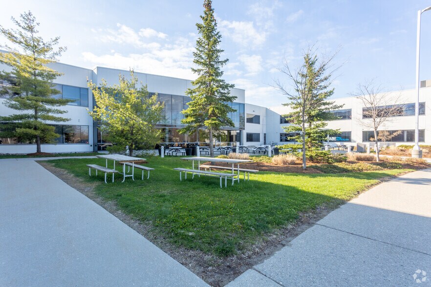 455 Phillip St, Waterloo, ON à louer - Photo de l’immeuble – Image 2 sur 4