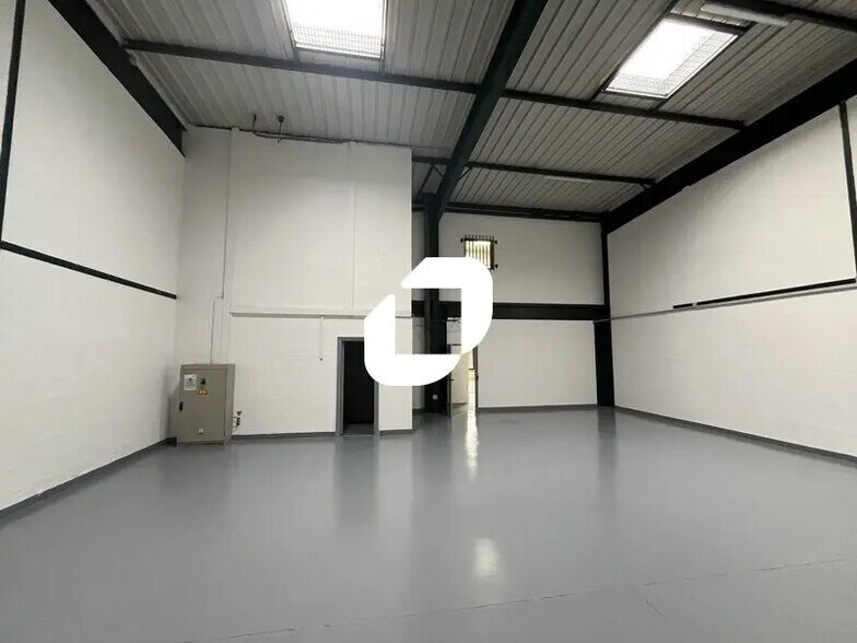 Bureau dans Villepinte à louer - Photo de l’immeuble – Image 2 sur 30