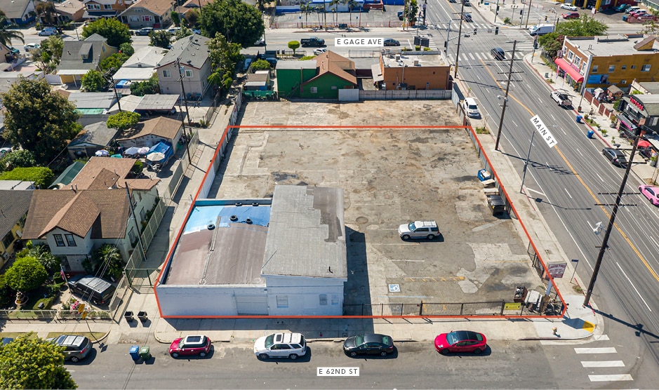 110 E 62nd St, Los Angeles, CA à louer - Photo de l’immeuble – Image 3 sur 45