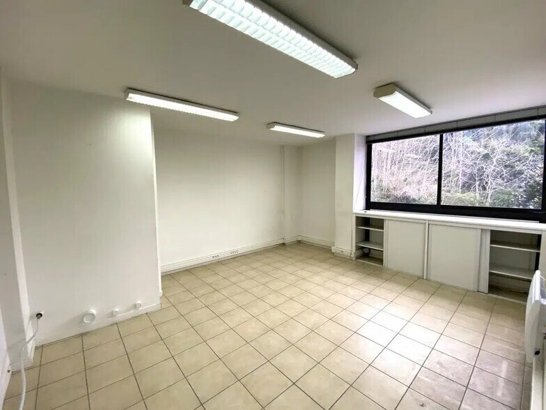 Bureau dans Le Cannet à louer - Photo de l’immeuble – Image 2 sur 9