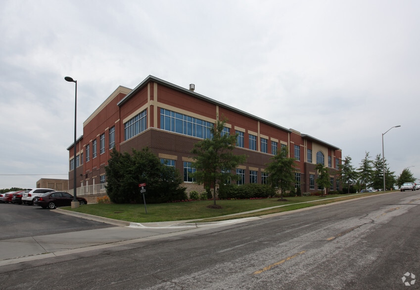 10601 Quivira Rd, Overland Park, KS à louer - Photo principale – Image 1 sur 5