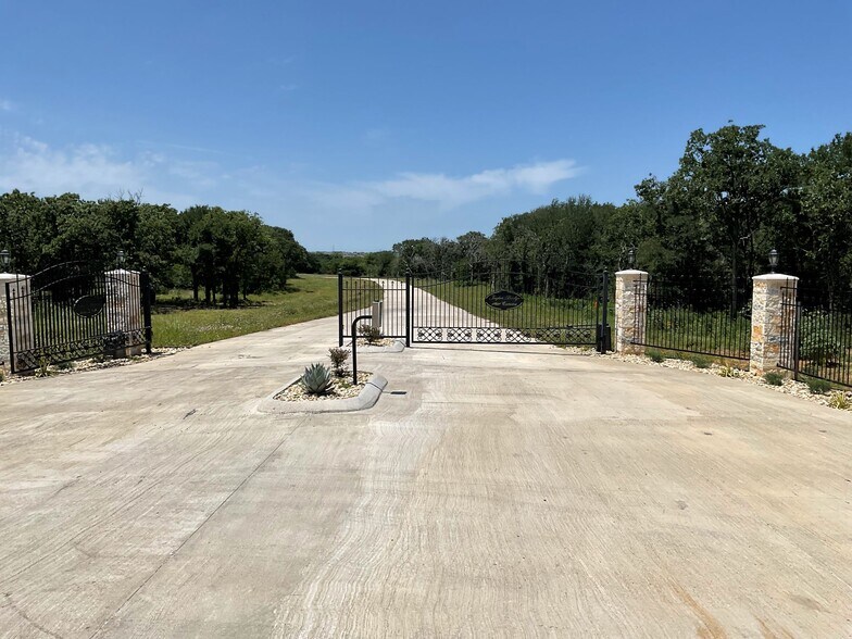 1657 Private Access 60200, Burleson, TX à vendre - Photo de l’immeuble – Image 2 sur 19