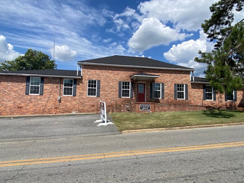 102 1st St, Cochran, GA à louer - Photo de l’immeuble – Image 1 sur 7