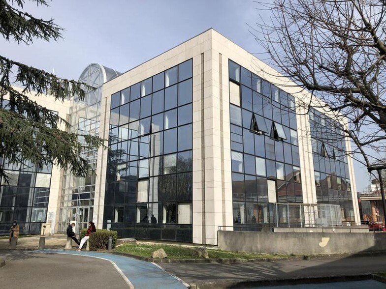 Bureau dans Cergy à louer - Photo de l’immeuble – Image 1 sur 9