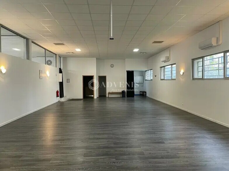 Local commercial dans Orléans à vendre - Photo de l’immeuble – Image 2 sur 8