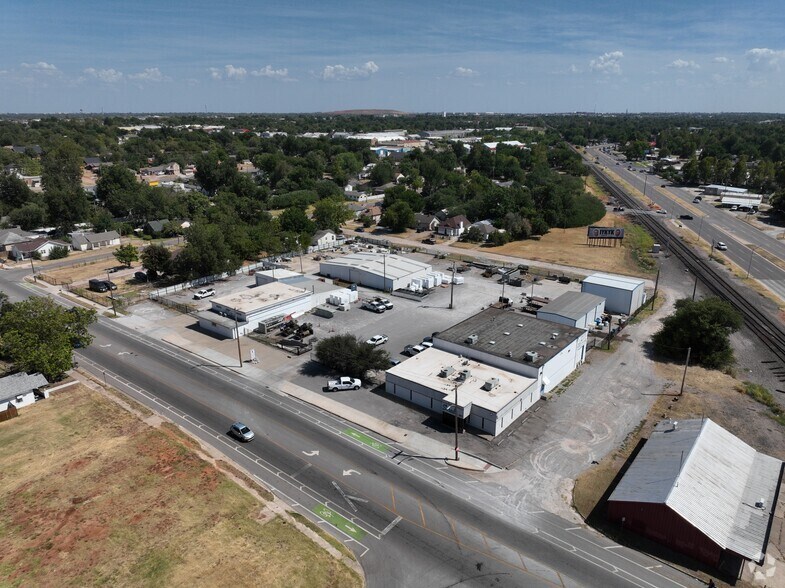 Service Campus | 25,286 SF | 5 Bldg portefeuille de 5 biens à vendre sur LoopNet.fr – Image 2 sur 33