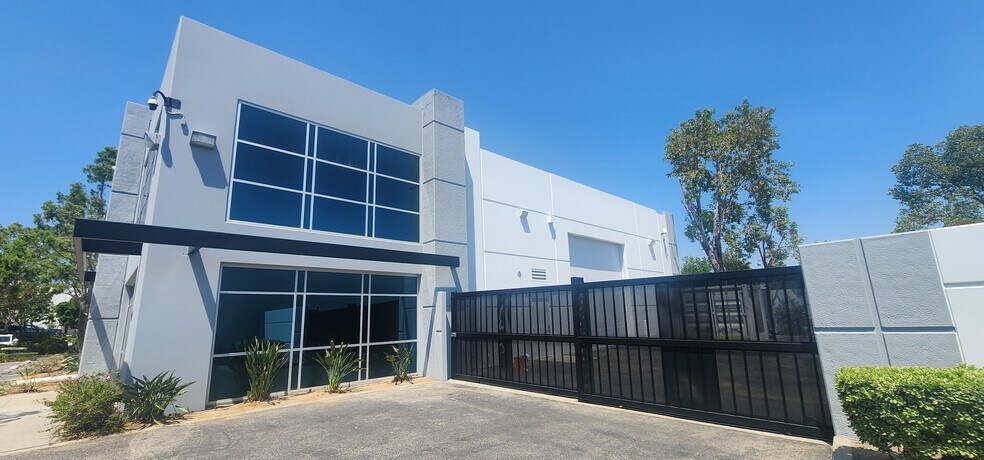 9383 Charles Smith Ave, Rancho Cucamonga, CA à louer - Photo de l’immeuble – Image 2 sur 7