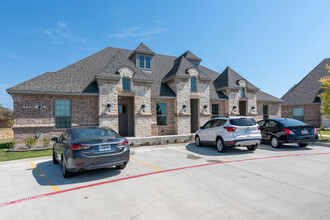 7720 Rufe Snow Dr, North Richland Hills, TX à louer Photo de l’immeuble– Image 2 sur 6