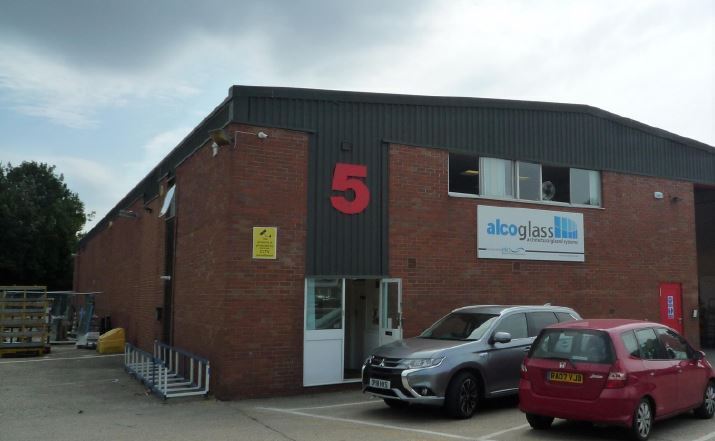 Deadbrook Ln, Aldershot à louer Photo principale– Image 1 sur 5