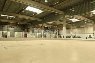 Local d’activités dans Vénissieux à louer Photo intérieure– Image 2 sur 5