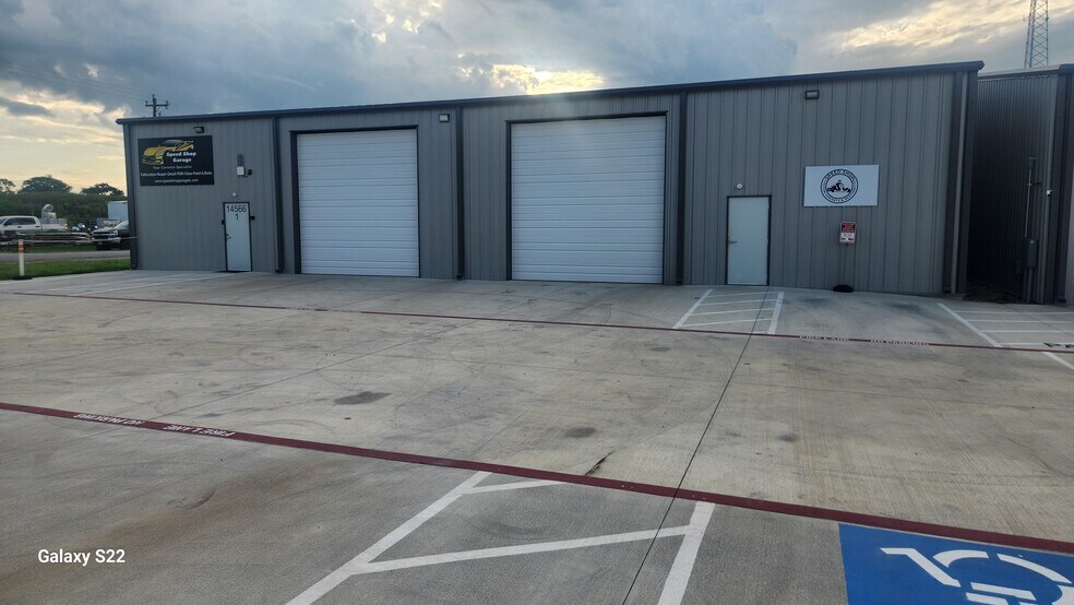 14566 Industrial Park, Aubrey, TX à vendre - Photo de l’immeuble – Image 3 sur 23