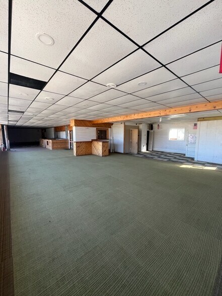 1830 N Lapeer Rd, Lapeer, MI à vendre - Photo intérieure – Image 2 sur 2