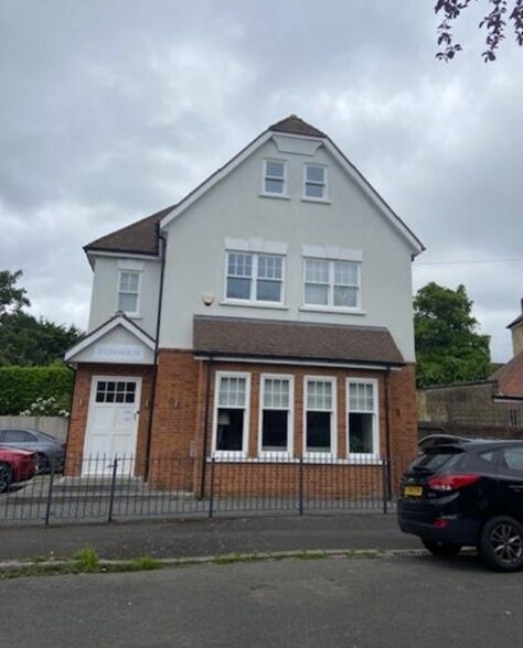 Portsmouth Rd, Esher à louer - Photo de l’immeuble – Image 1 sur 1