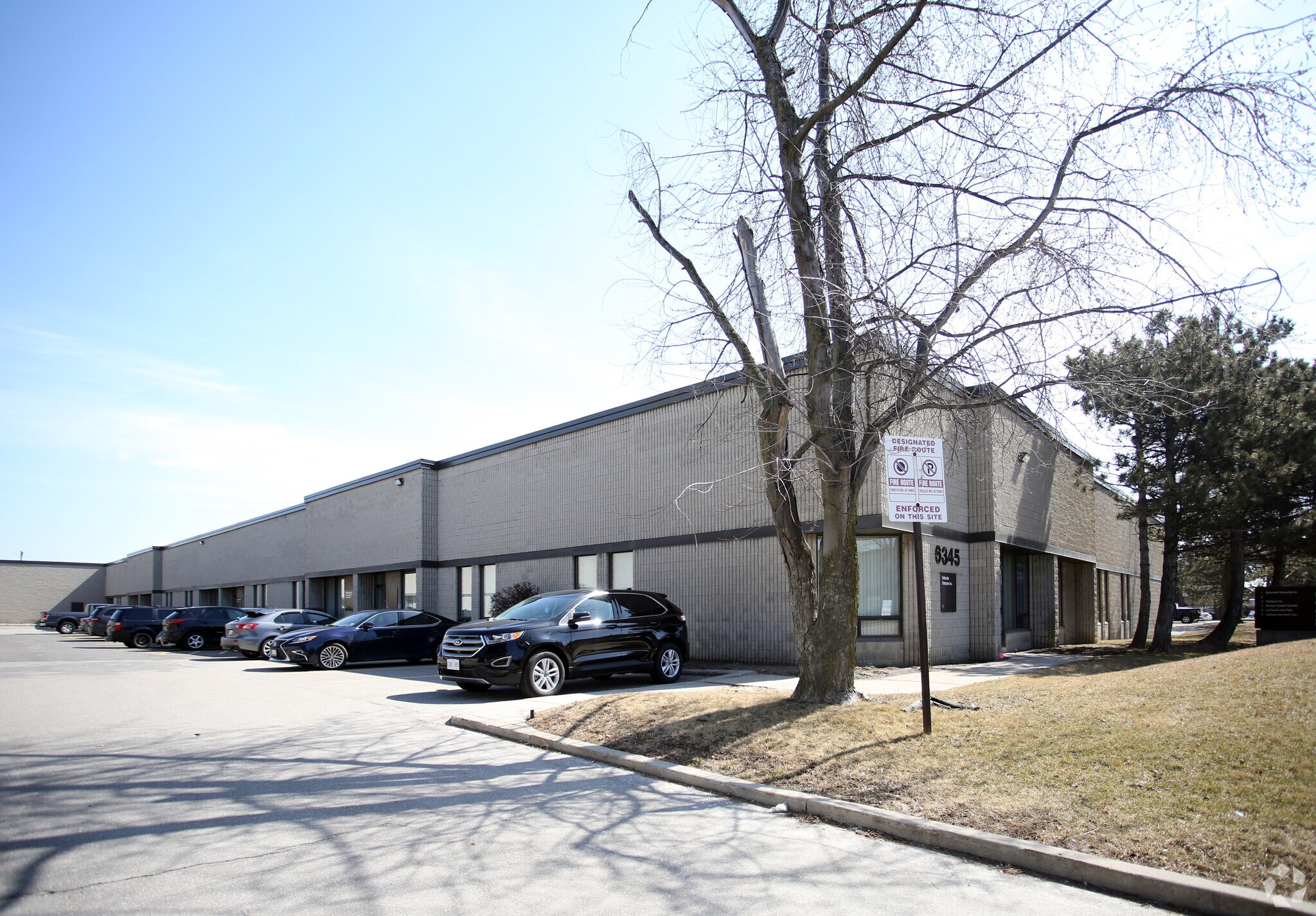 6345-6365 Netherhart Rd, Mississauga, ON à louer Photo principale– Image 1 sur 3