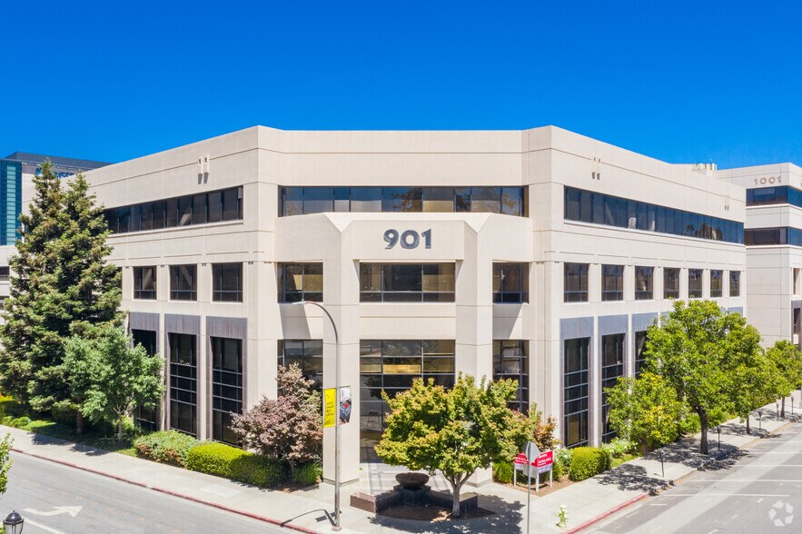 901 Marshall St, Redwood City, CA à louer - Photo de l’immeuble – Image 2 sur 11