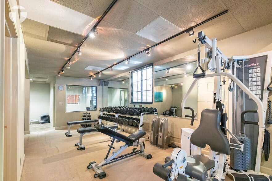 2525 J St, Sacramento, CA à vendre - Photo de l’immeuble – Image 3 sur 24