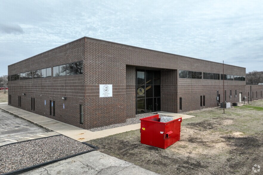 2450 Marion Rd SE, Rochester, MN à vendre - Photo principale – Image 1 sur 46